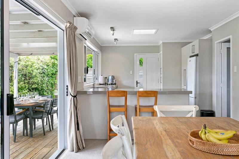 Beautiful Three Bedroom Home with Lake Views - image 18