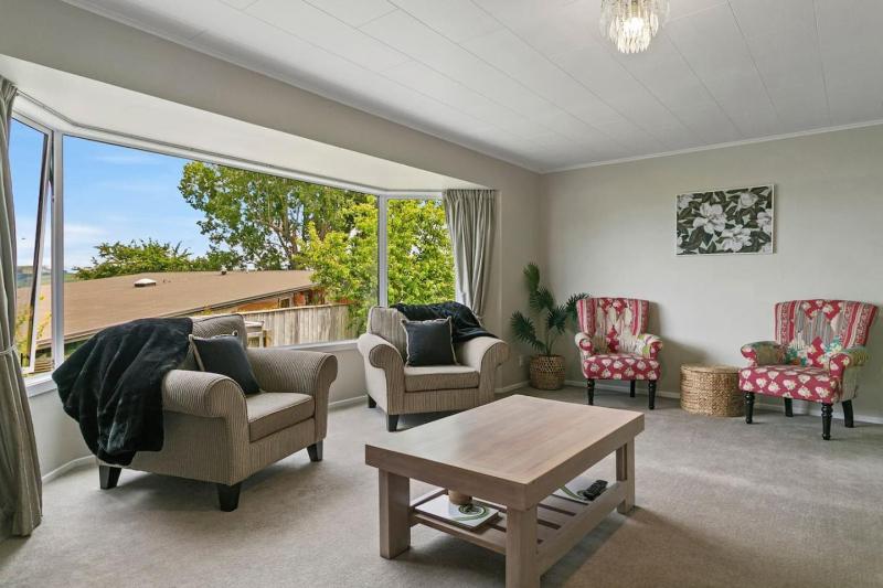 Beautiful Three Bedroom Home with Lake Views - image 24