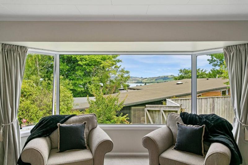 Beautiful Three Bedroom Home with Lake Views - image 20