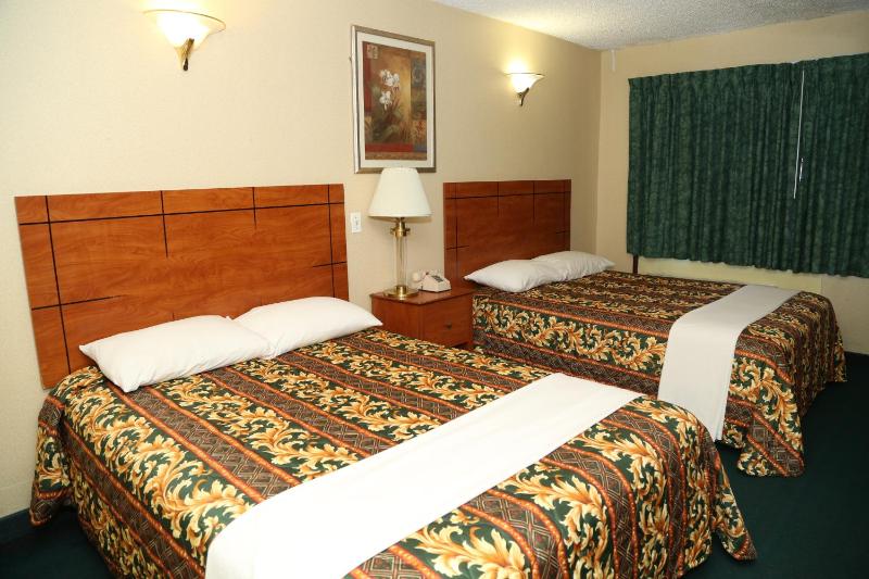 Superior Room with Two Queen Beds image 2