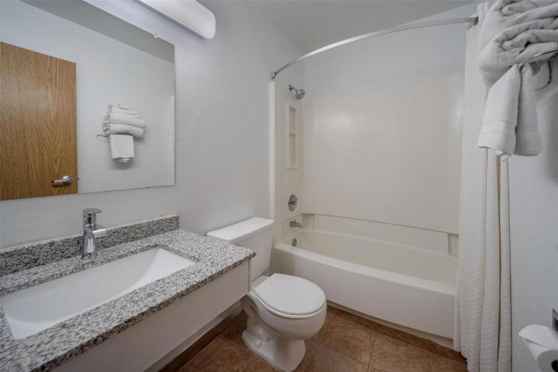 King Room - Non-Smoking image 2