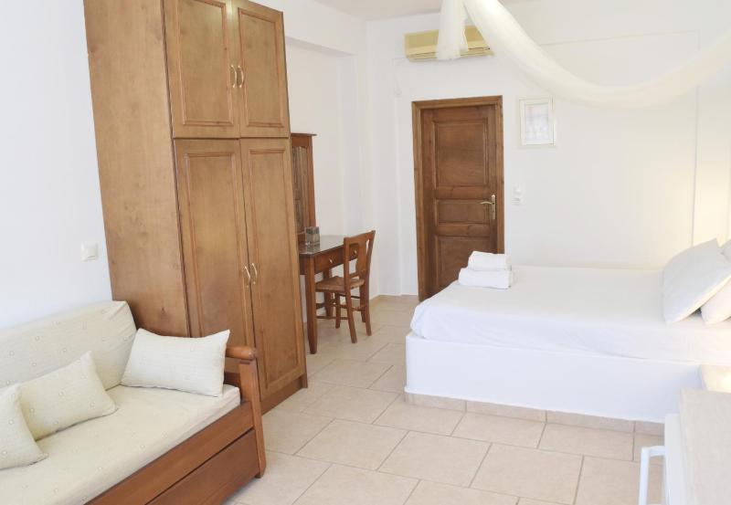 Standard Double Room image 3