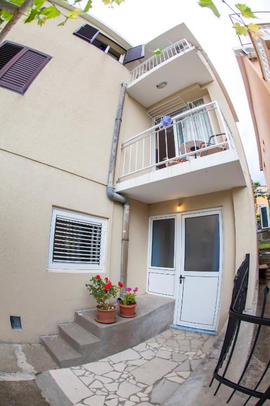 Studio Apartment image 4