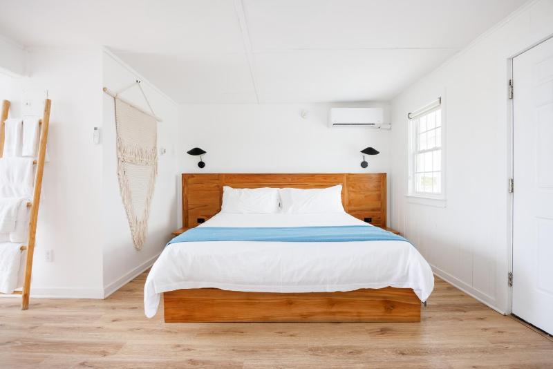 Deluxe King Room image 2
