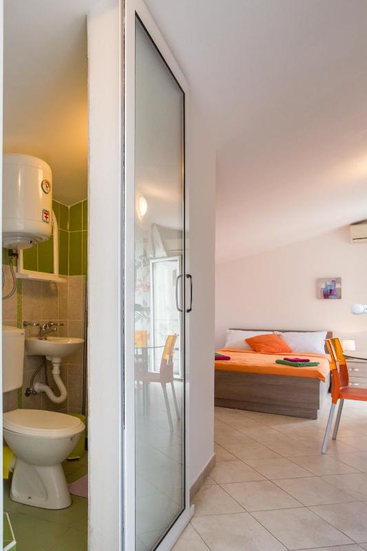 Studio Apartment image 3