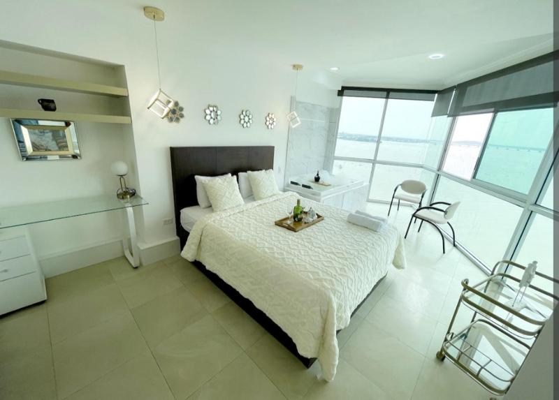 Ecusuites Eleven Riverfront Jacuzzi Home Premium - image 8