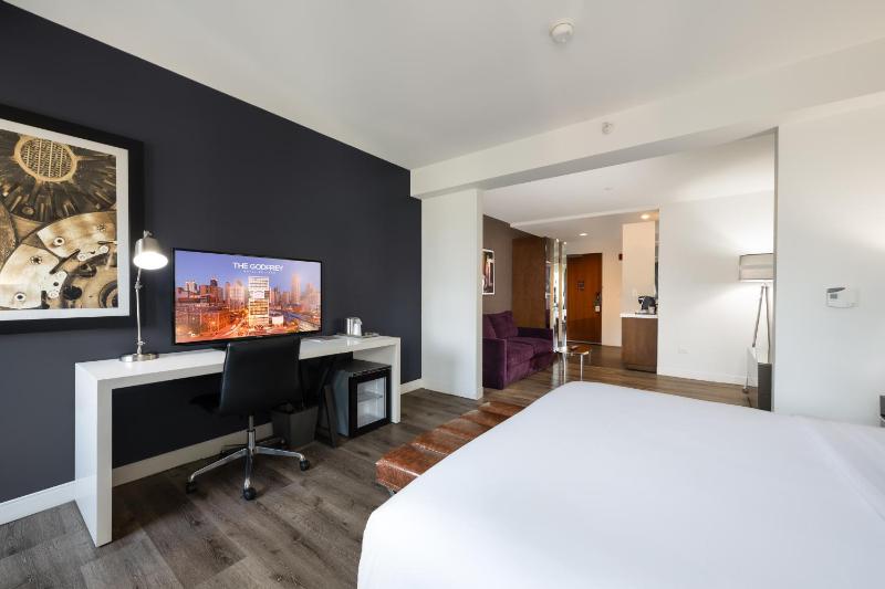 Executive King Room image 3