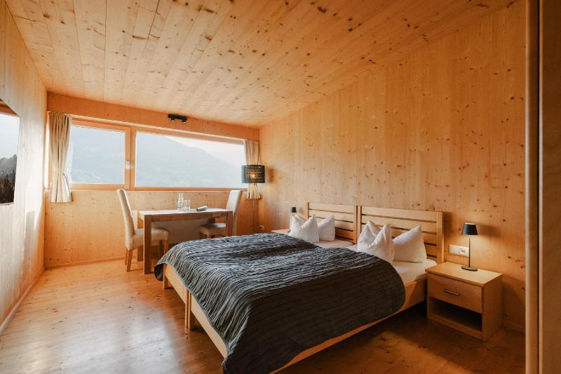 Three-Bedroom Apartment with Mountain View image 4