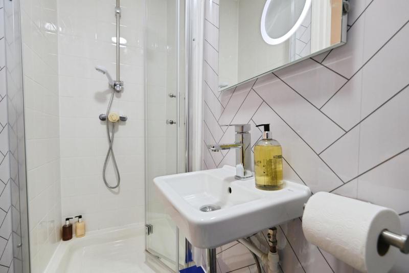 Small Double Room (No Dogs) image 3
