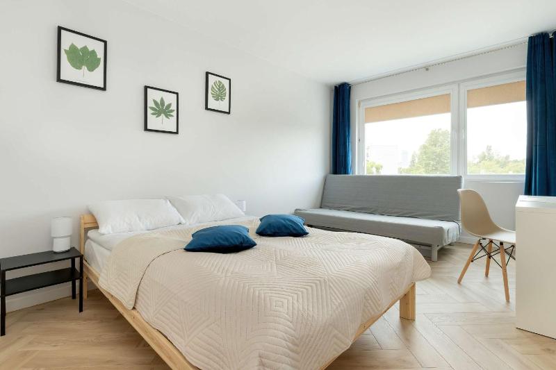 Seaside Family Apartment 8 Guests Walk to Beach by Noclegi Renters - image 16