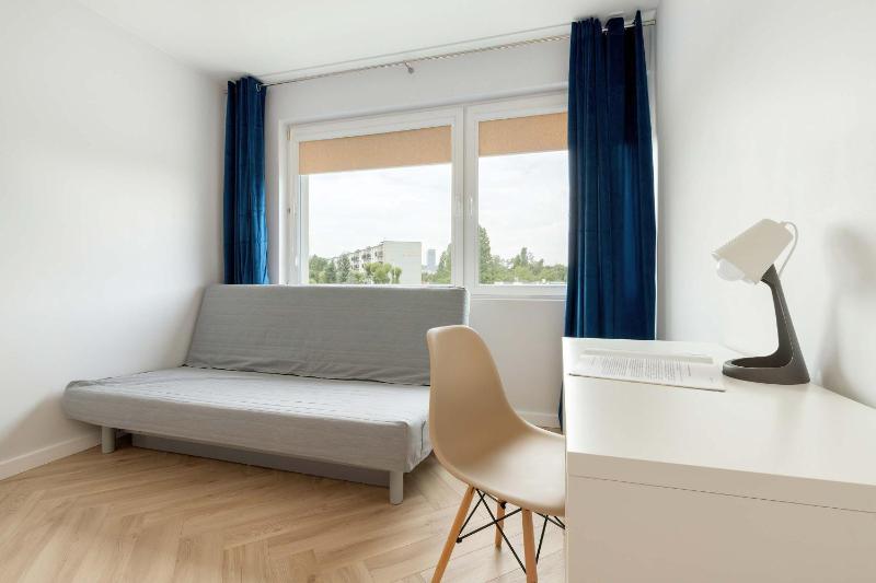 Seaside Family Apartment 8 Guests Walk to Beach by Noclegi Renters - image 12