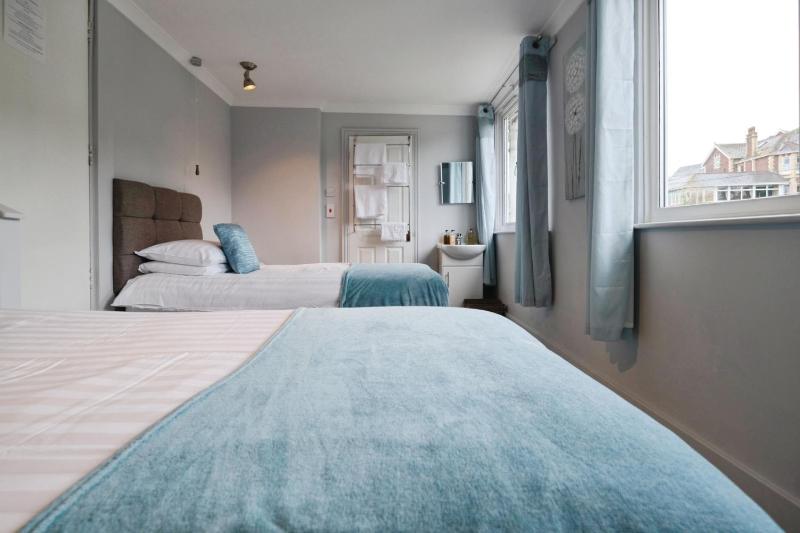 Twin Room (No Dogs) image 1