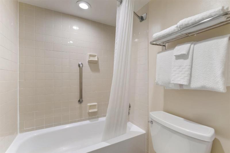 Room with Two Double Beds - Non-Smoking image 3