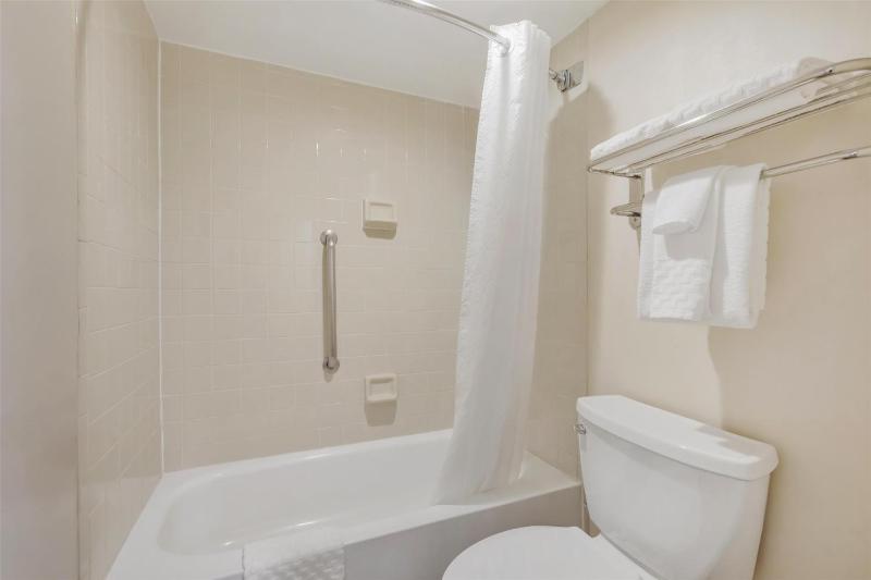 King Room - Non-Smoking image 2