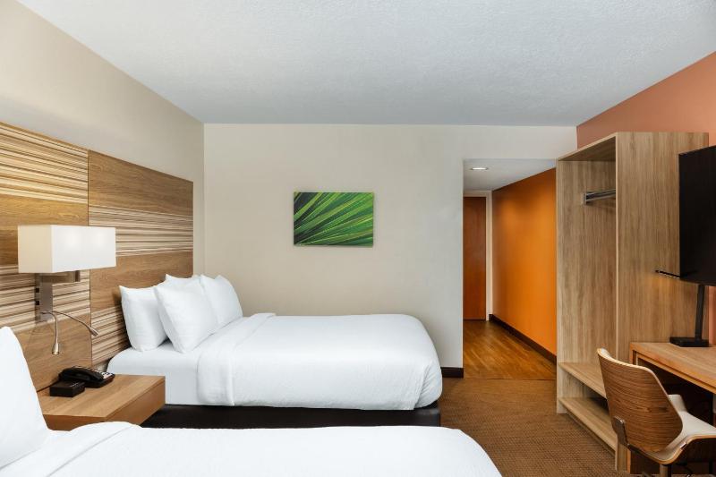 Standard Room with Two Queen Beds image 2