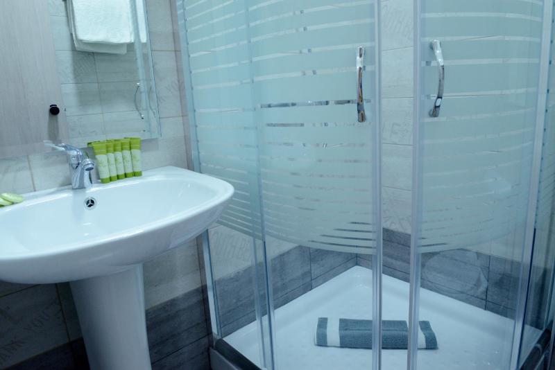 Quadruple Room image 2