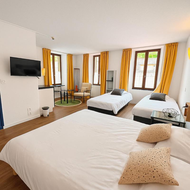 Superior Quadruple Room image 3