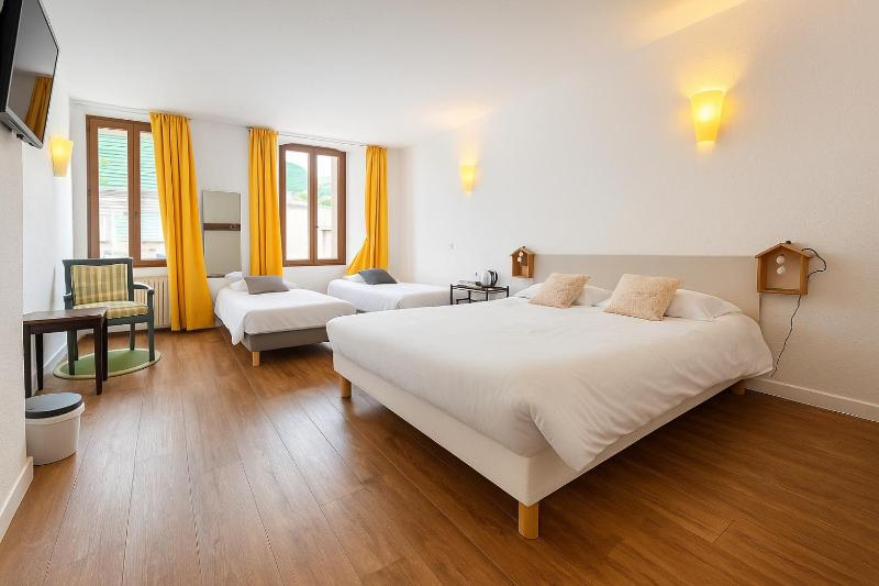 Superior Quadruple Room image 2