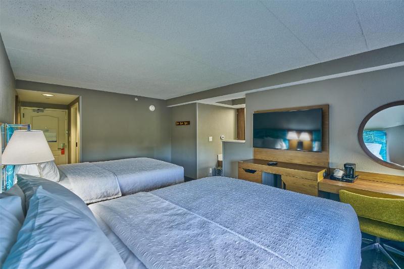 Queen Room with Two Queen Beds and Sofa Bed - Non-Smoking image 2