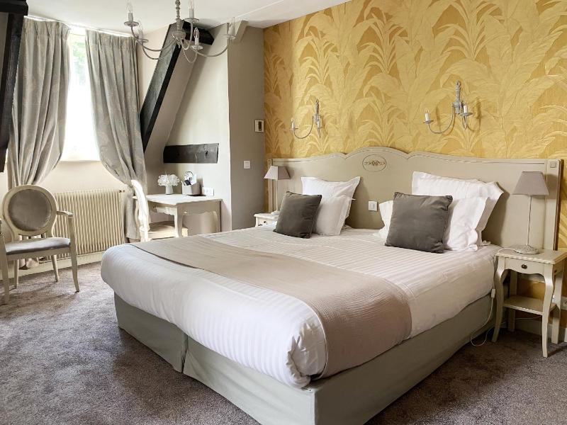Suite with King Bed and View - Non-Smoking image 1