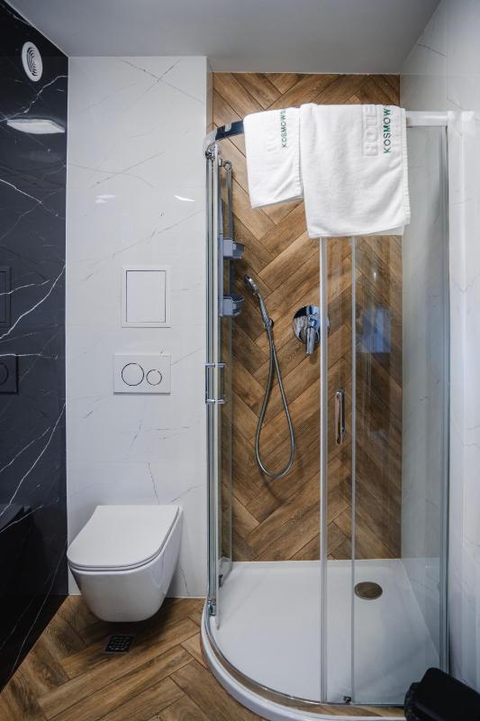 Twin Room with Bathroom image 3