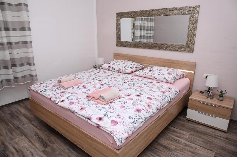 Apartment image 3