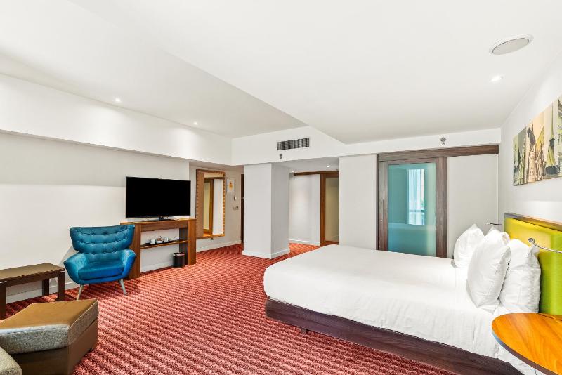 Queen Corner Room with Sofa Bed - Non-Smoking image 1