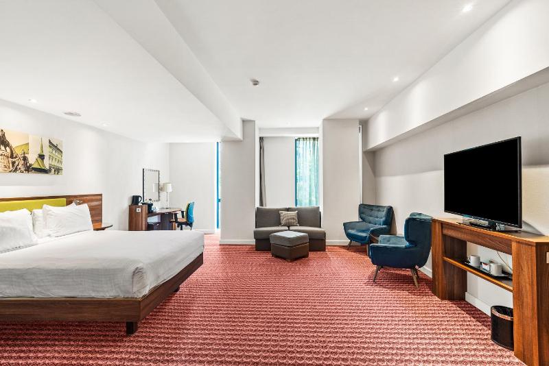 Queen Corner Room with Sofa Bed - Non-Smoking image 4