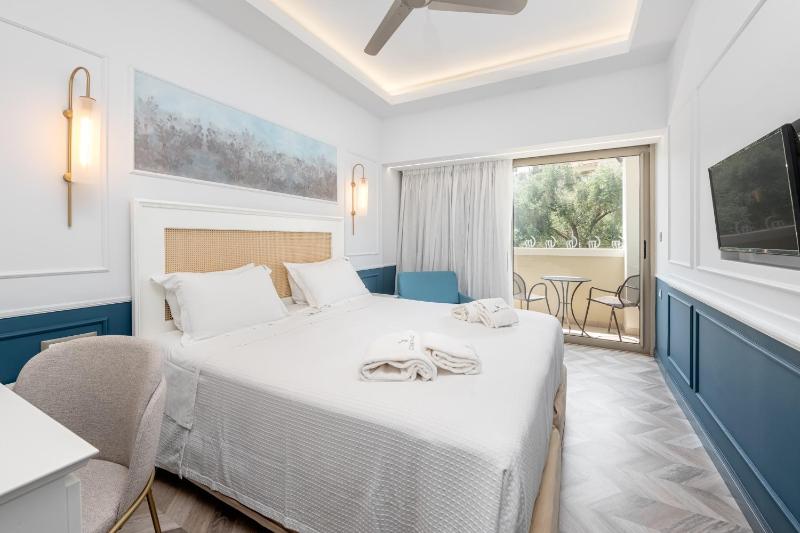 Double Room image 3