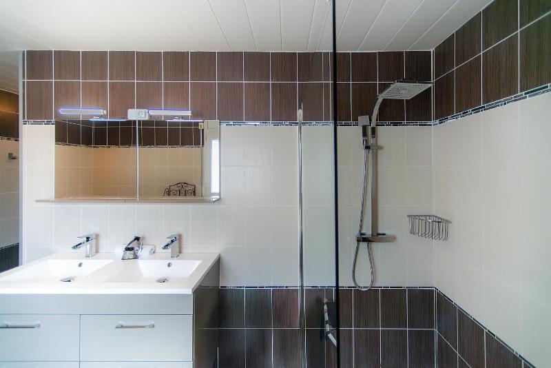 WELCS CASA 111 EMP con piscina privada y parking - image 6
