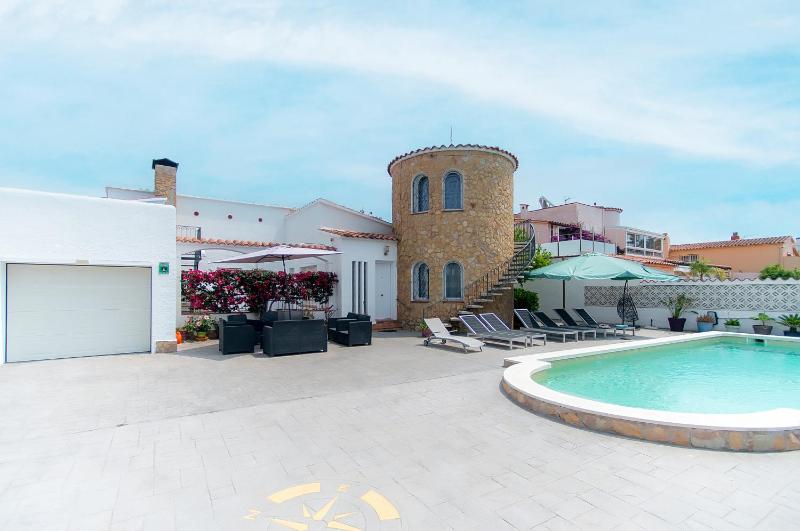 WELCS CASA 111 EMP con piscina privada y parking - image 41