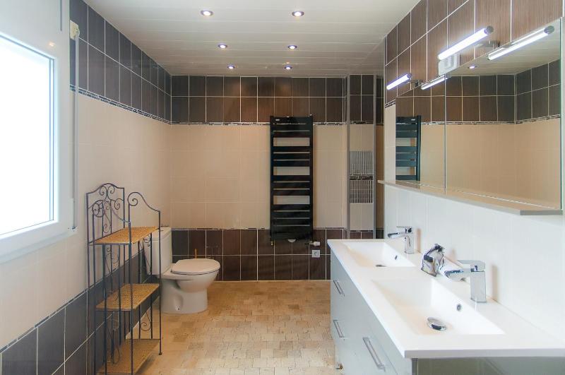 WELCS CASA 111 EMP con piscina privada y parking - image 36