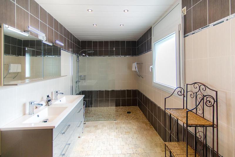 WELCS CASA 111 EMP con piscina privada y parking - image 32