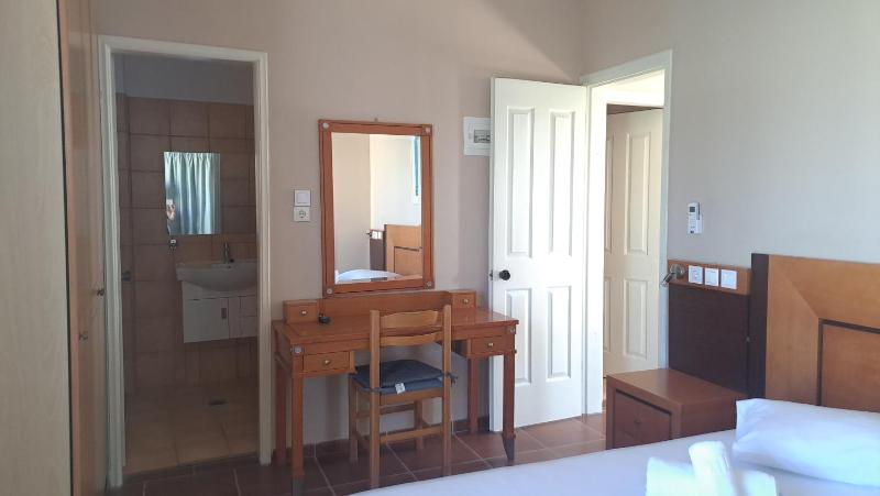 Bristol Apartments - image 11