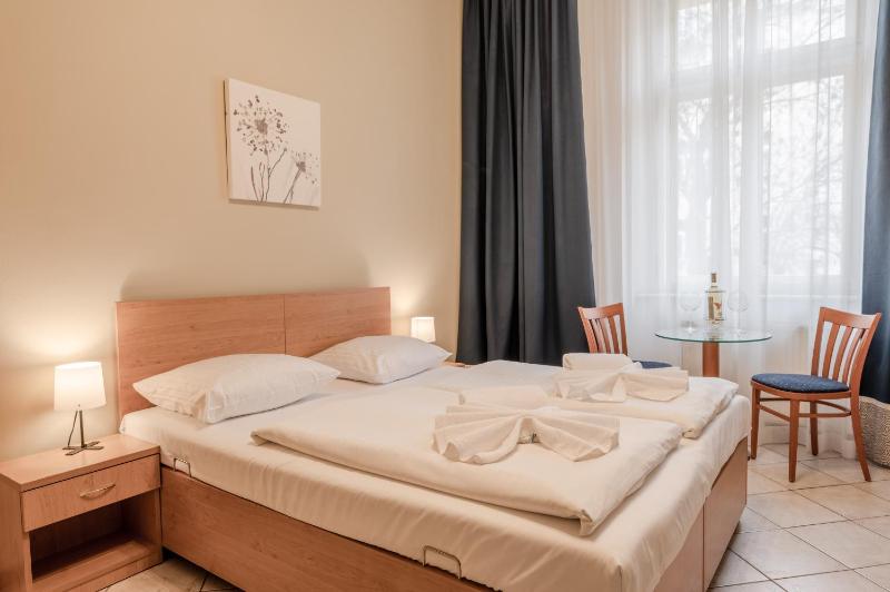 Standard Triple Room image 3