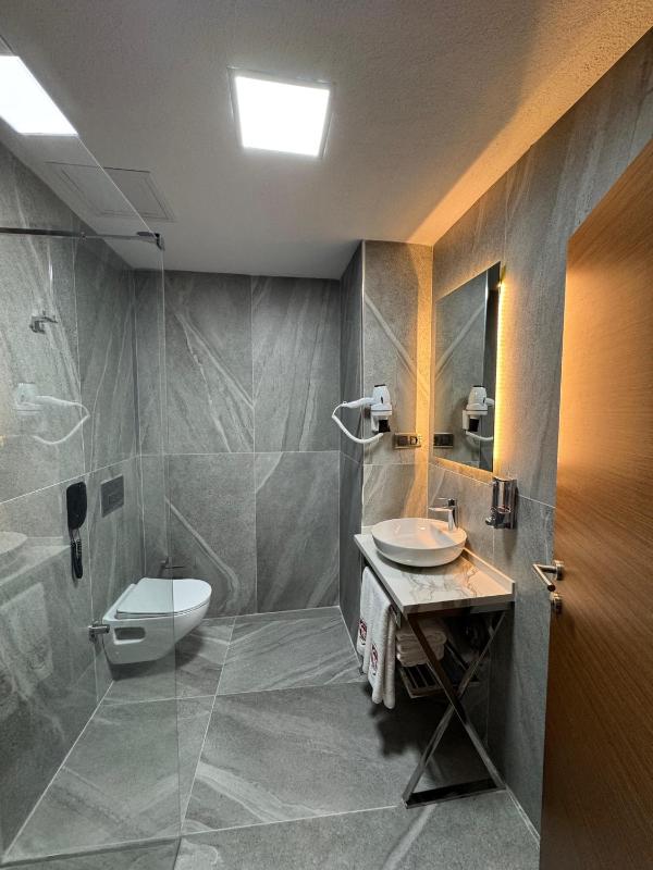 Superior Triple Room with Sea View image 3