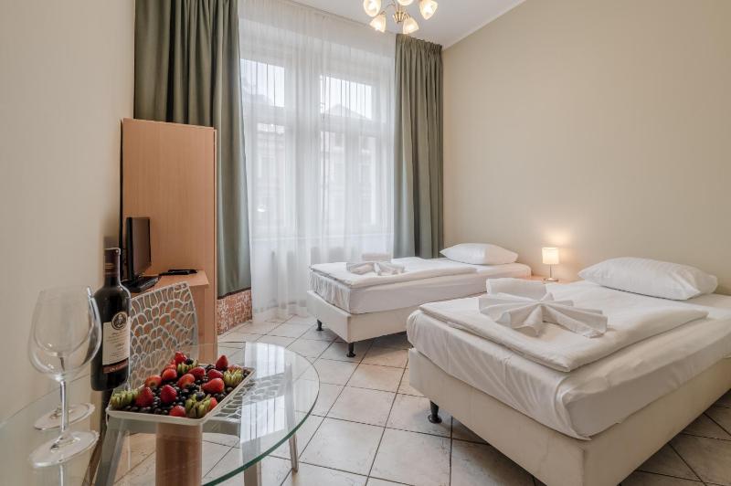 Economy Twin Room image 1