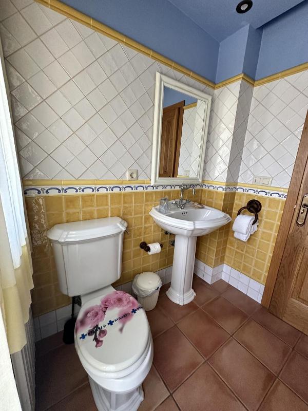Double Room image 4