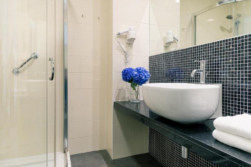 Quality Triple Room image 3