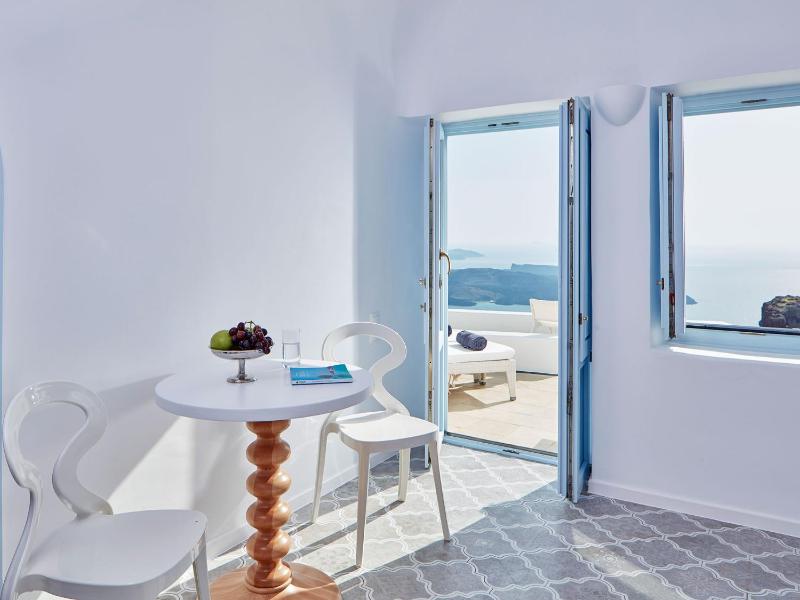 Classic Junior Suite with Caldera View (Only for 2 people) image 4