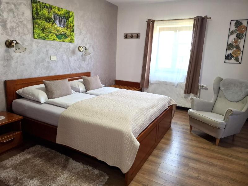 Double Room image 1