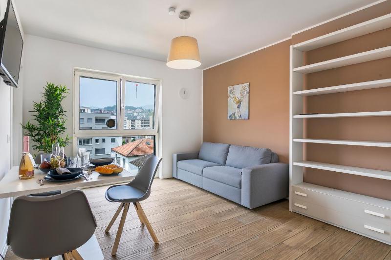 One Bedroom Apartment with Balcony 2 image 1