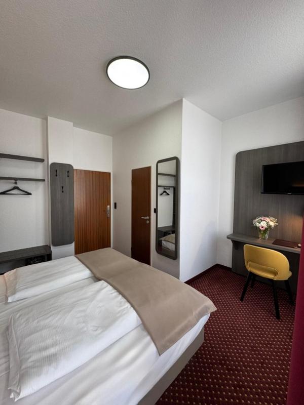 Double Room image 2