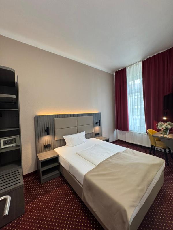 Single Room image 1