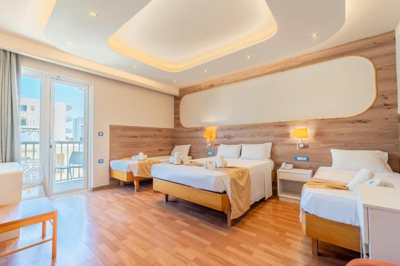 One Bedroom Quad Family Room image 1