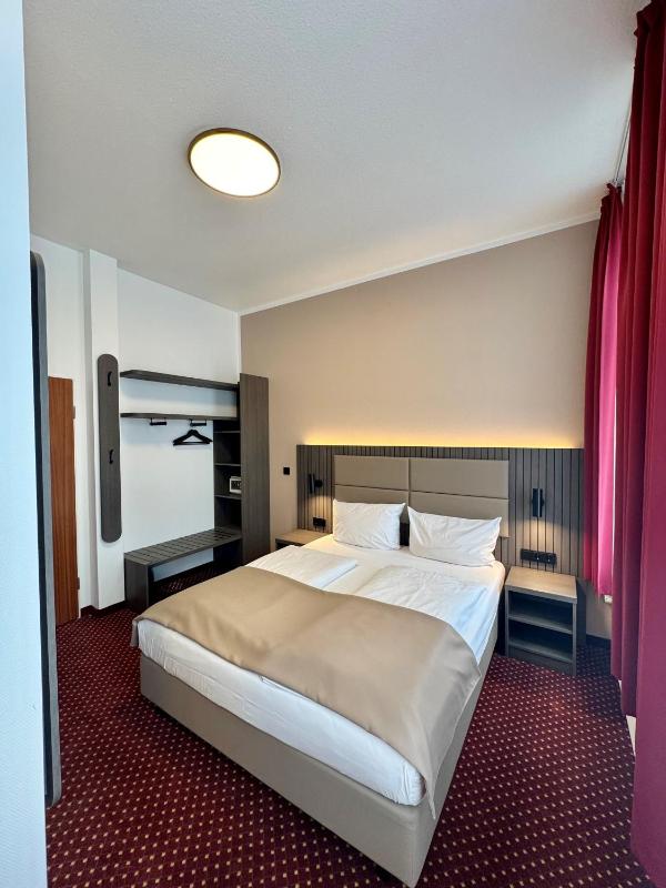 Double Room image 3