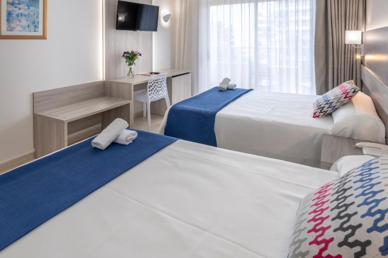 Standard Double Room (2 Adults) image 3