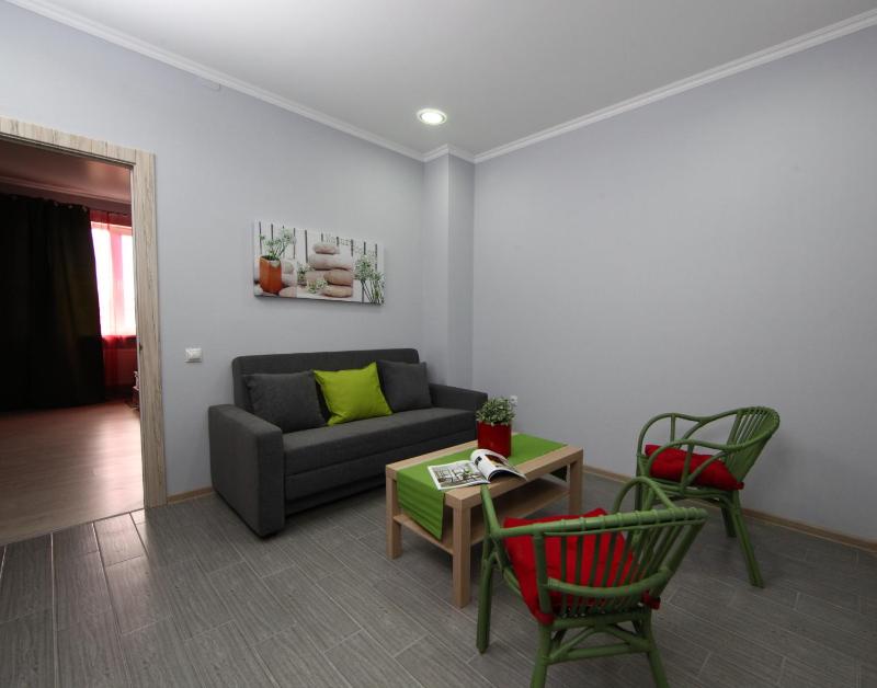 Family Room image 2