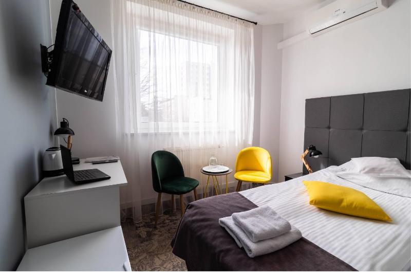 Superior Twin Room image 4