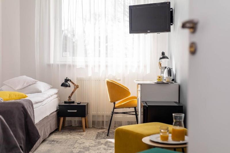 Economy Quadruple Room with Shared Bathroom image 3